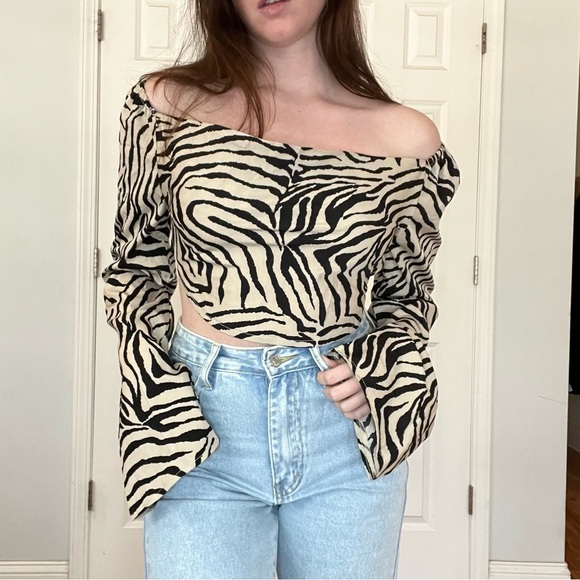 SHEIN | Zebra Backless Top - Picture 4 of 5